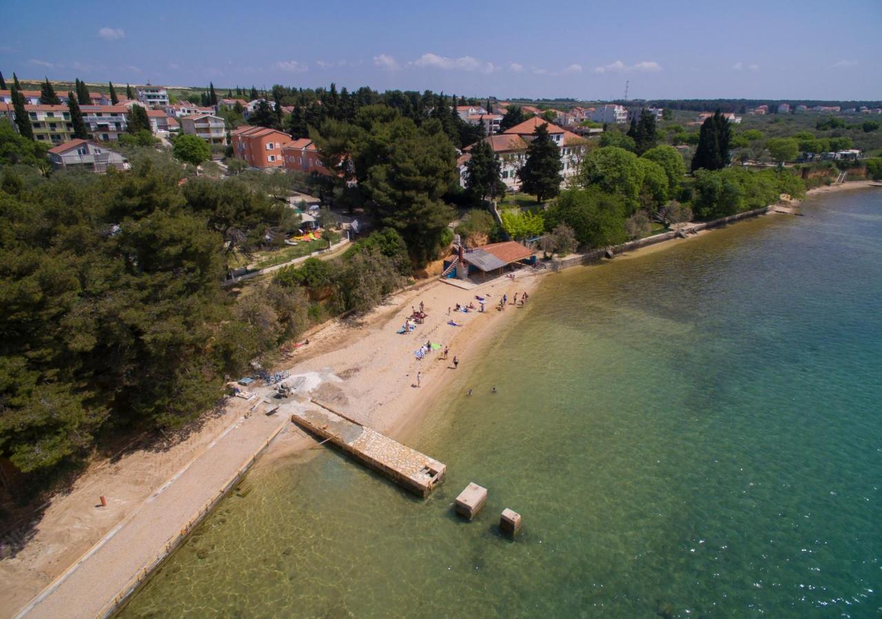 Kamp Karla & Bruno Sveti Filip i Jakov Exterior foto