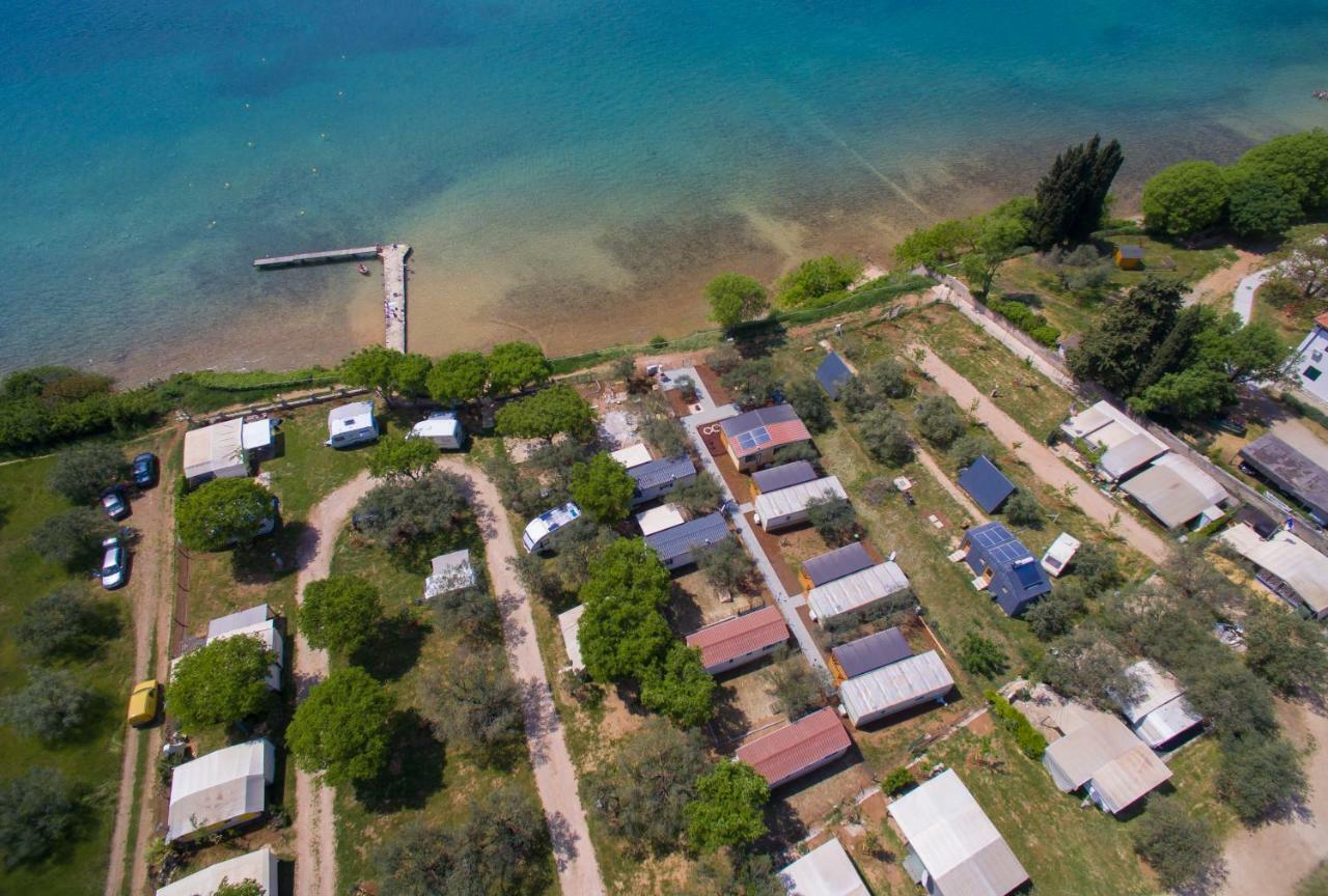 Kamp Karla & Bruno Sveti Filip i Jakov Exterior foto